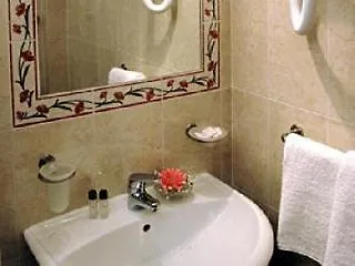 Dama Private Rooms Rome 2*,